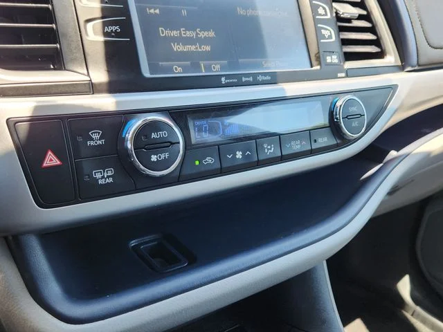 2019 Toyota Highlander XLE - Photo 16