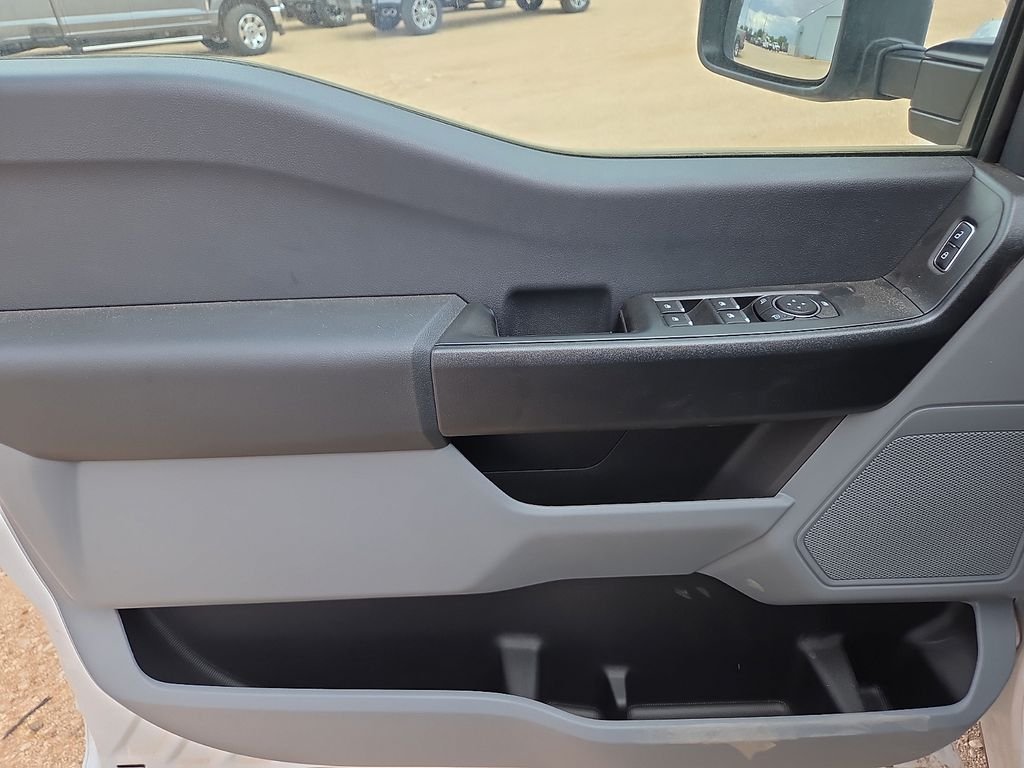 New 2025 Oxford White Ford F-350® XL image 19