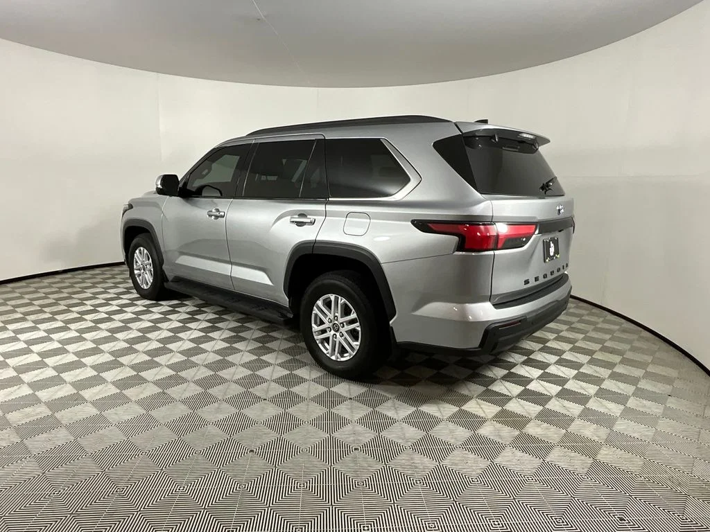 Used 2023 Silver Toyota SR5 image 3