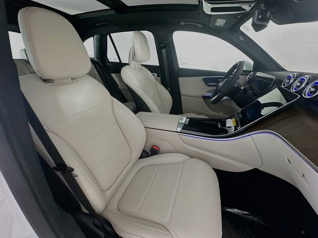 New 2026 MANUFAKTUR Moonlight White Metallic Mercedes-Benz GLC 300 image 59