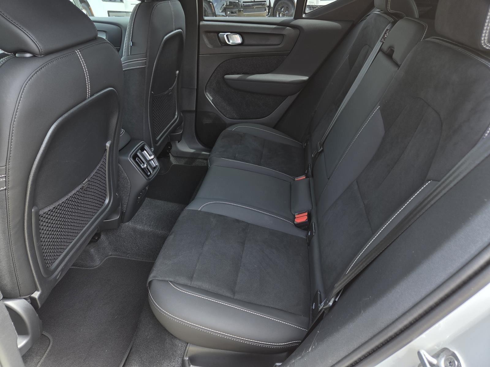 Used 2025 Crystal White Pearl Volvo Plus Dark Theme image 31