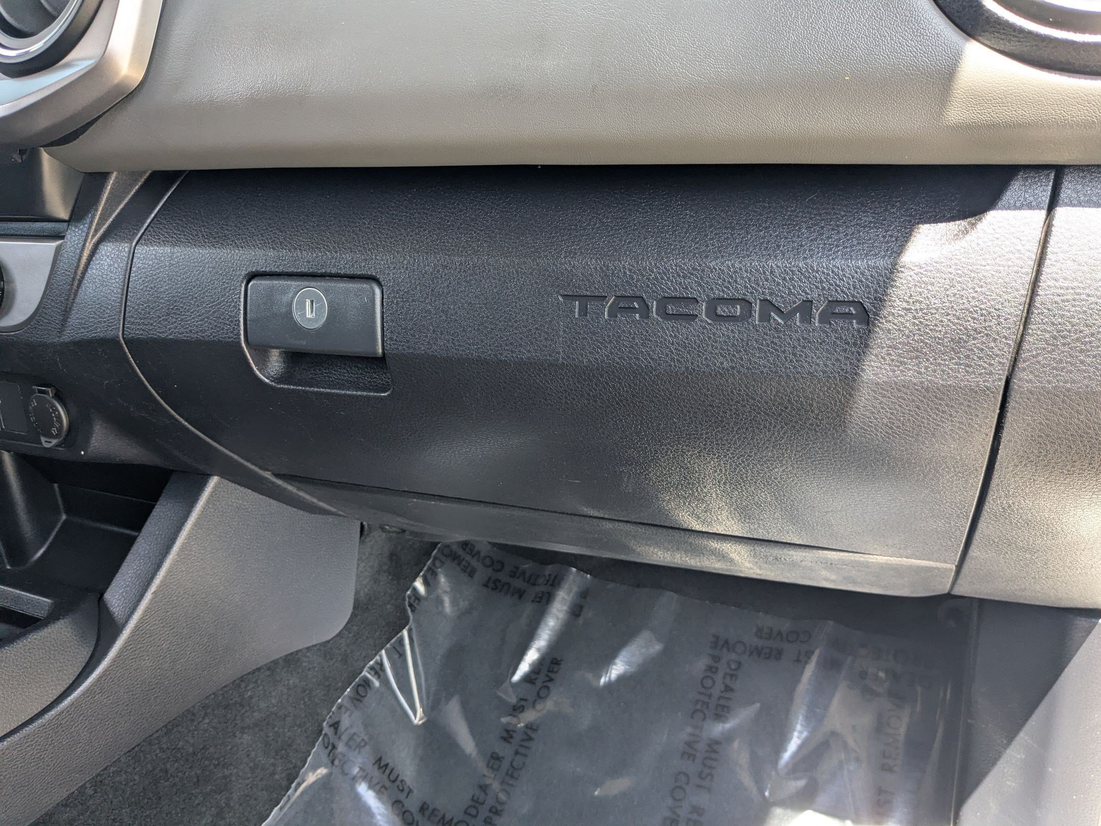 Used 2020 White Toyota SR5 V6 image 29