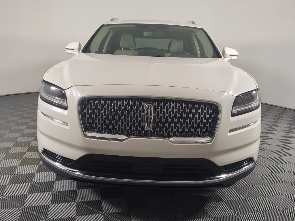 Used 2022 White Lincoln Standard image 4