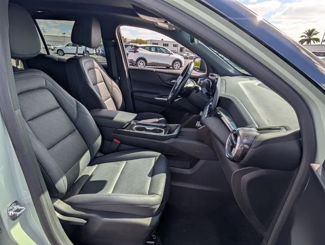 Used 2025 Green Chevrolet LT image 17