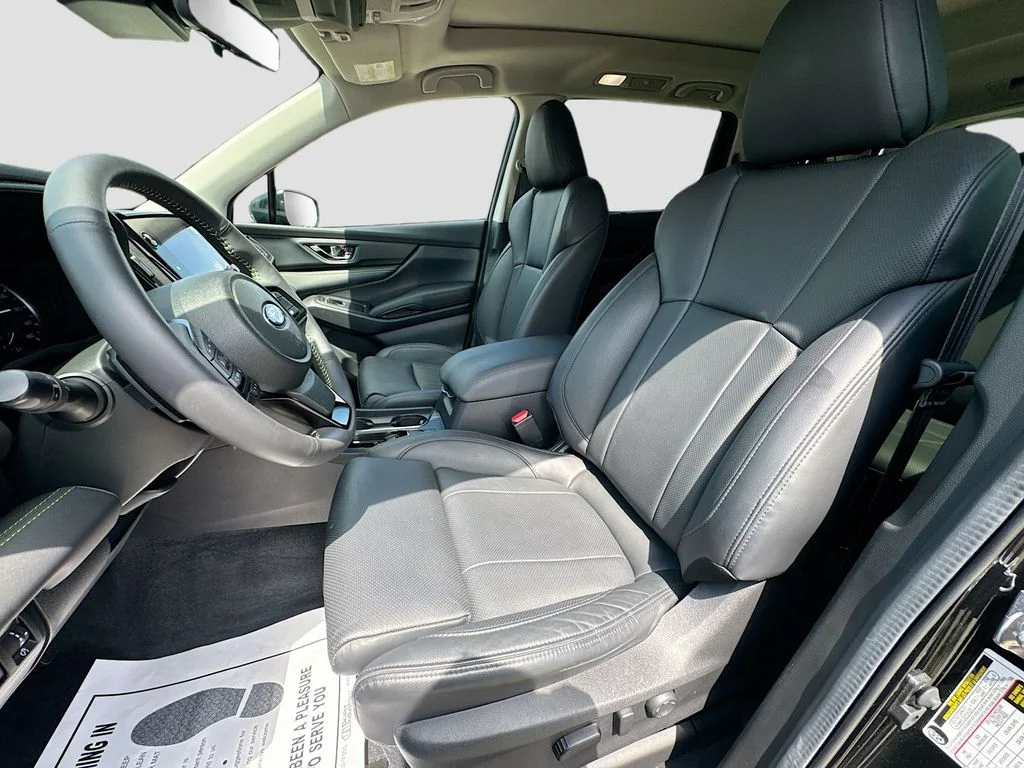 Used 2025 Black Subaru Onyx Edition Touring image 25