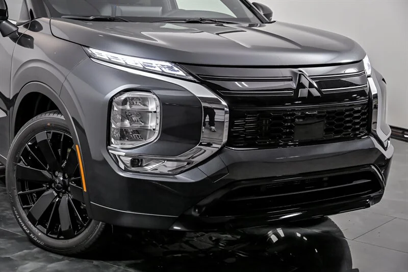 New 2026 Graphite Gray Metallic Mitsubishi LE 1.5T 2WD image 2