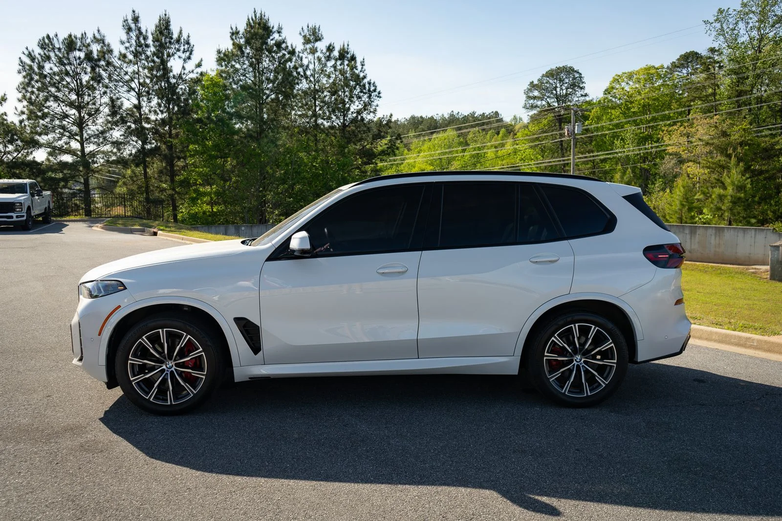 Used 2024 White BMW xDrive40i image 5