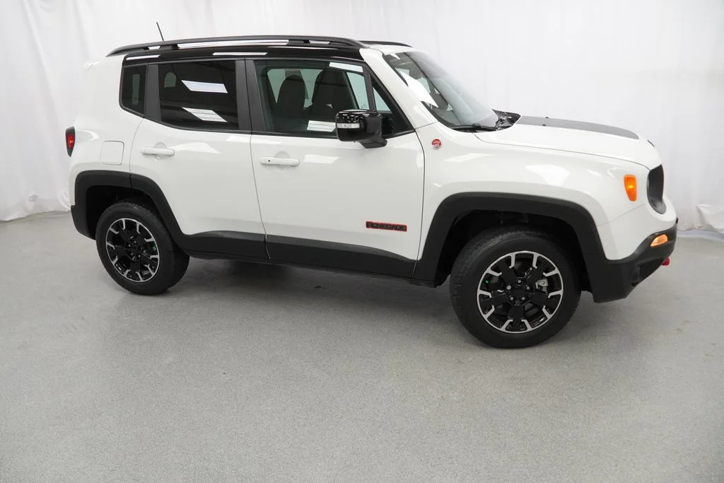 Used 2023 White Jeep Trailhawk image 10