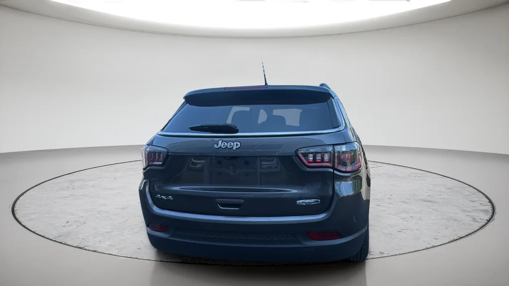 Used 2018 Gray Jeep Latitude image 5