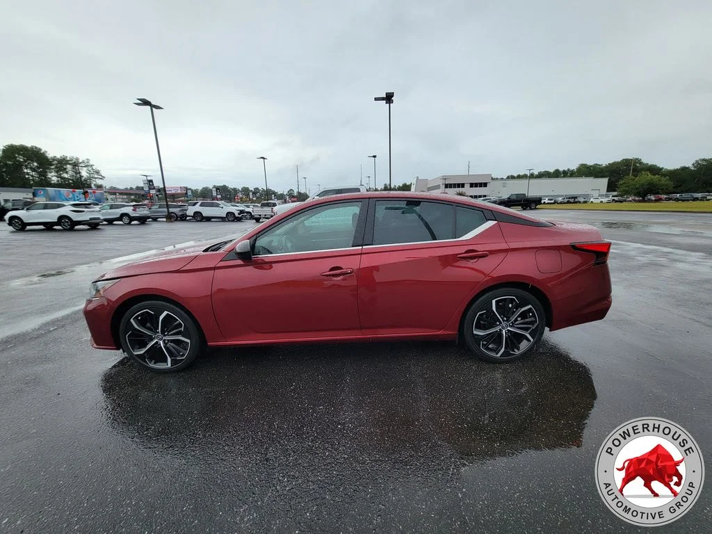 Used 2024 Red Nissan 2.5 SR image 3