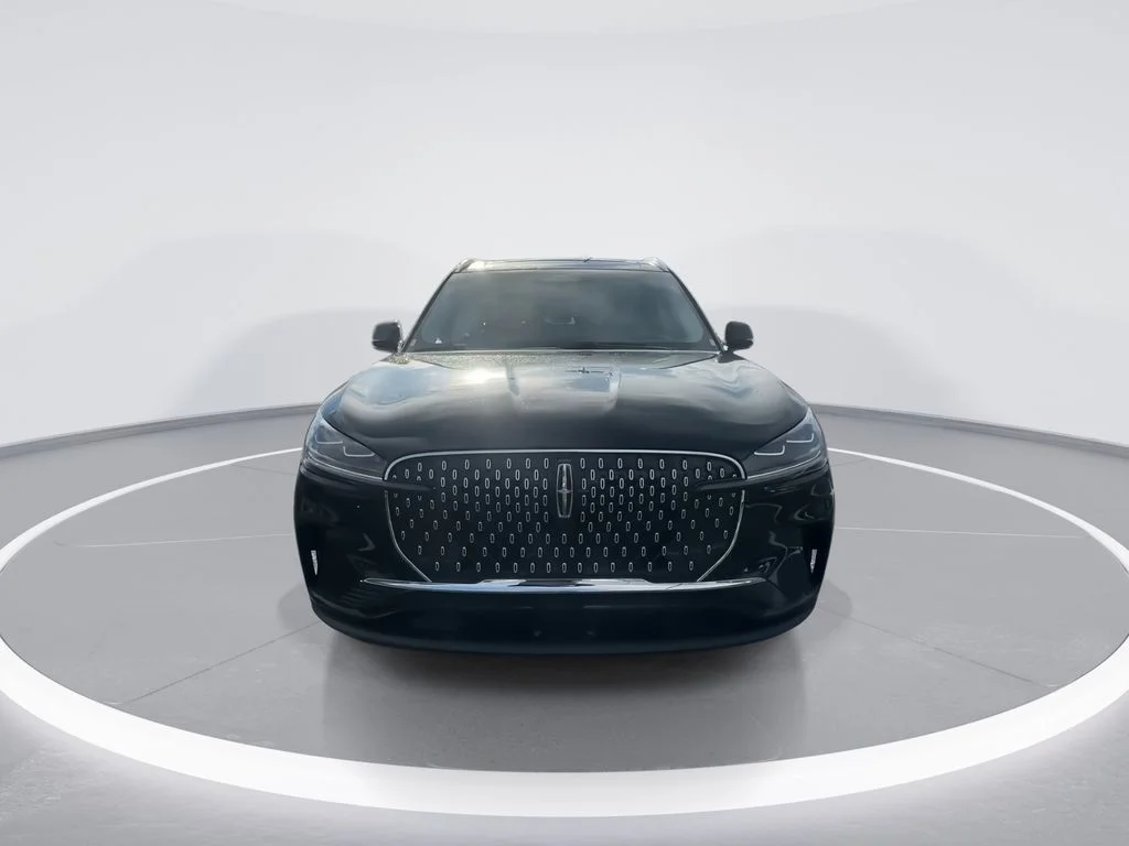 Used 2025 Black Lincoln Reserve image 3