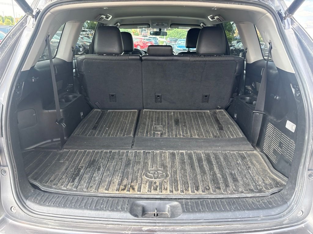 Used 2016 Gray Toyota LE V6 image 37