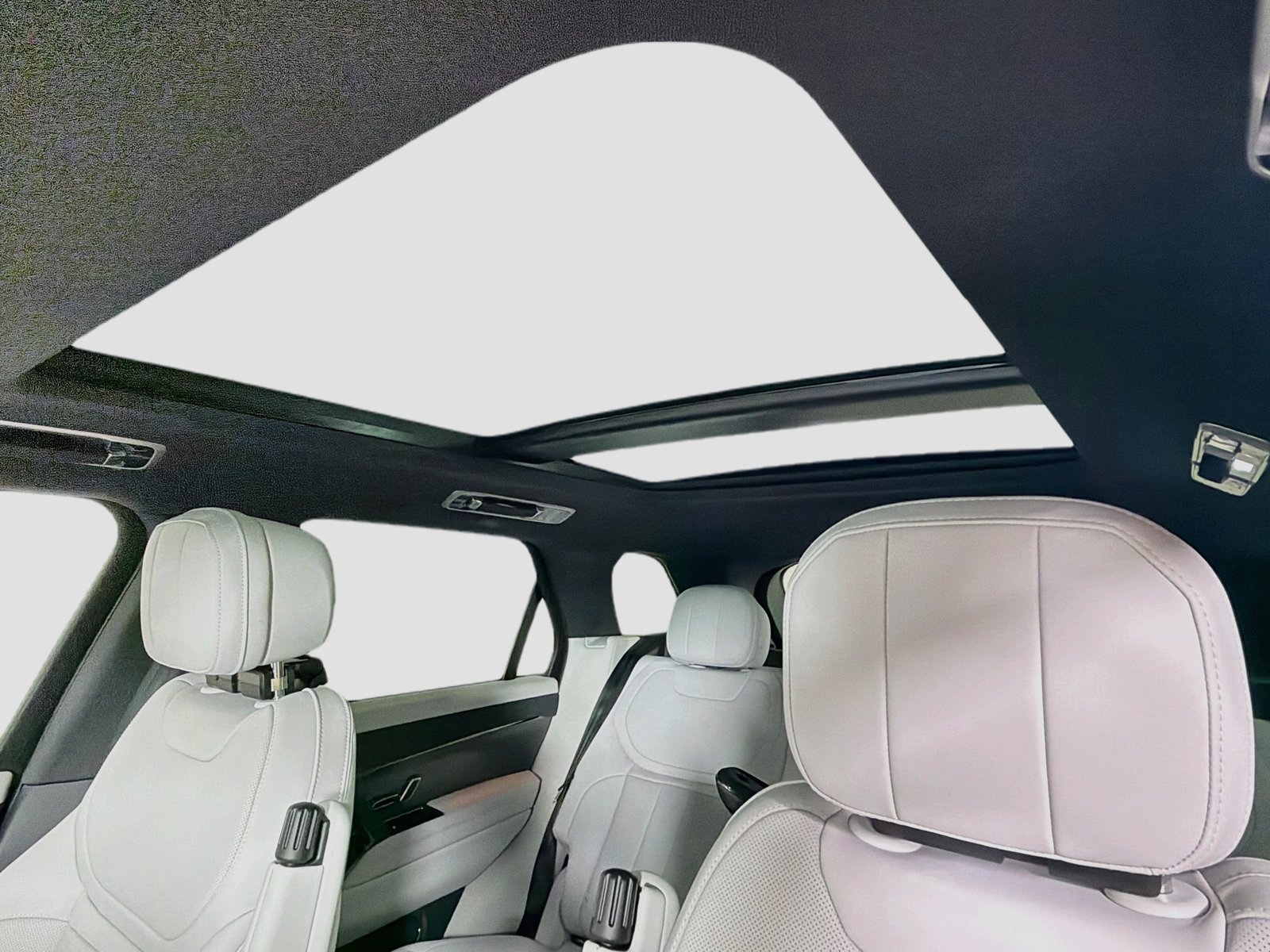 2026 Land Rover Range Rover Sport SE - Photo 9