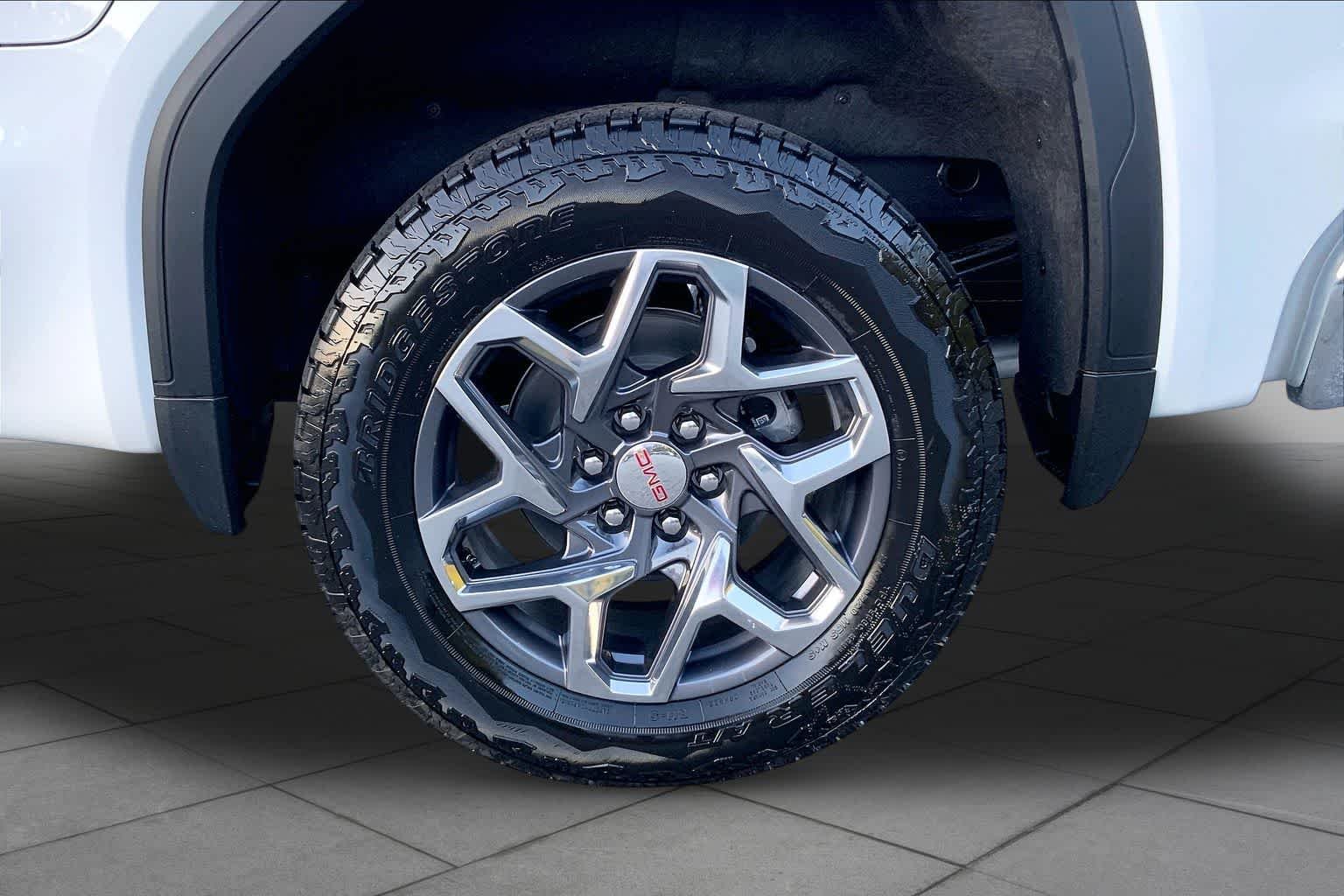 2026 GMC Sierra 1500 SLT - Photo 10
