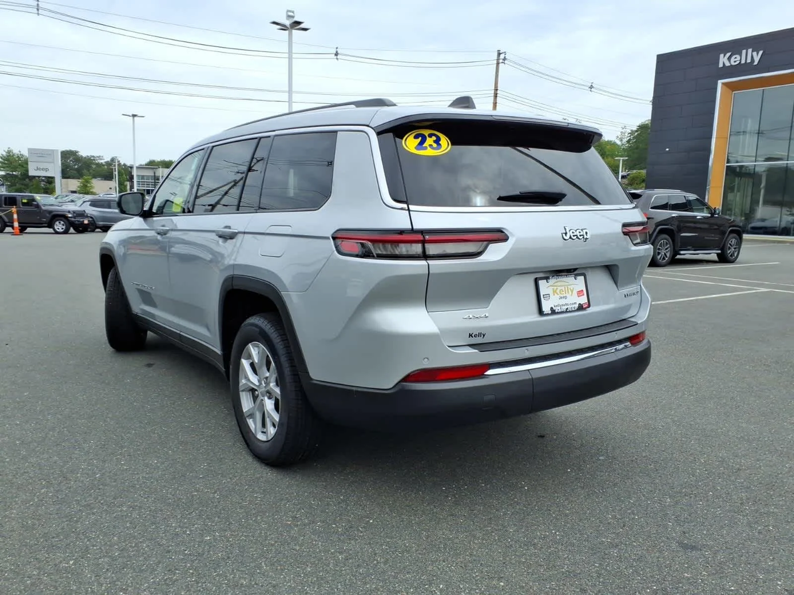 Used 2023 Silver Zynith Jeep Limited image 11