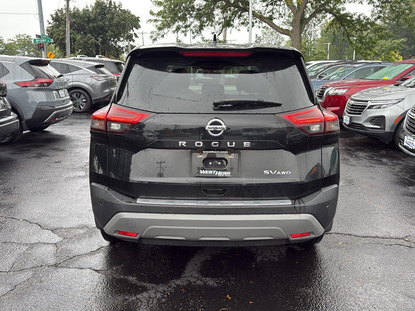 Used 2021 Super Black Nissan SV image 7