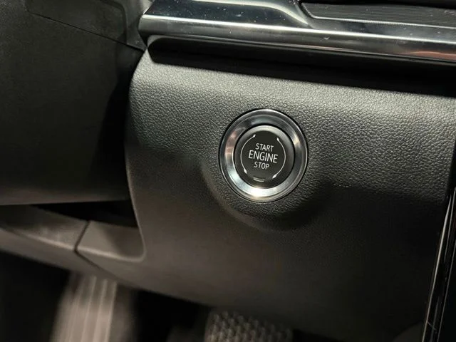 Used 2026 White GMC Elevation image 17
