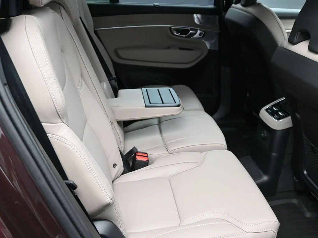 New 2026 Mulberry Red Volvo T8 Ultra image 22