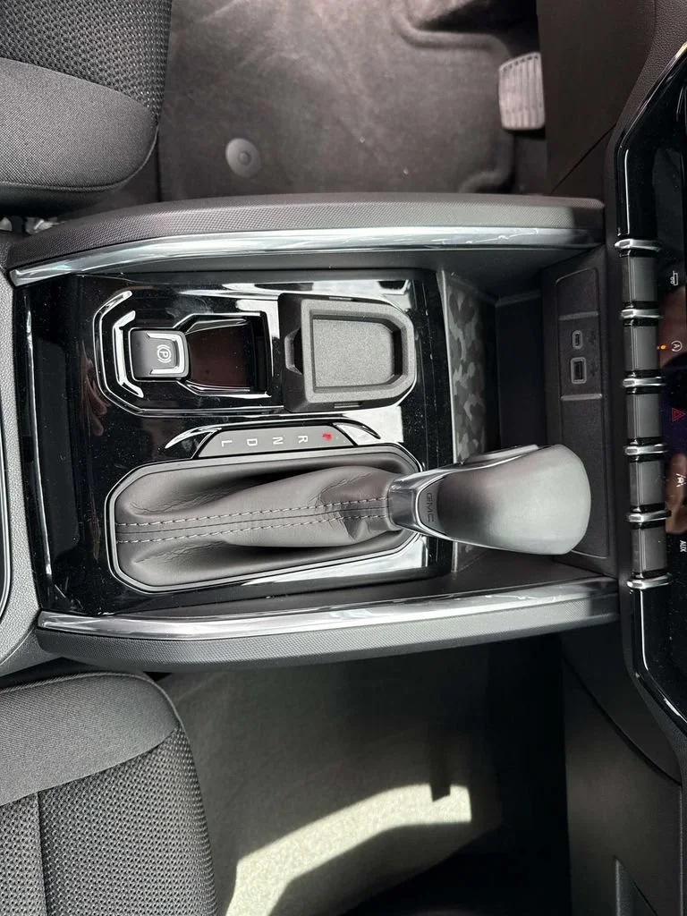 New 2026 Onyx Black GMC Elevation image 42