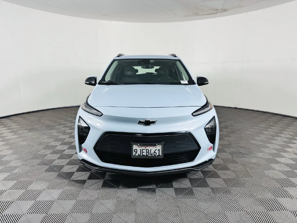 Used 2023 Blue Chevrolet LT image 3