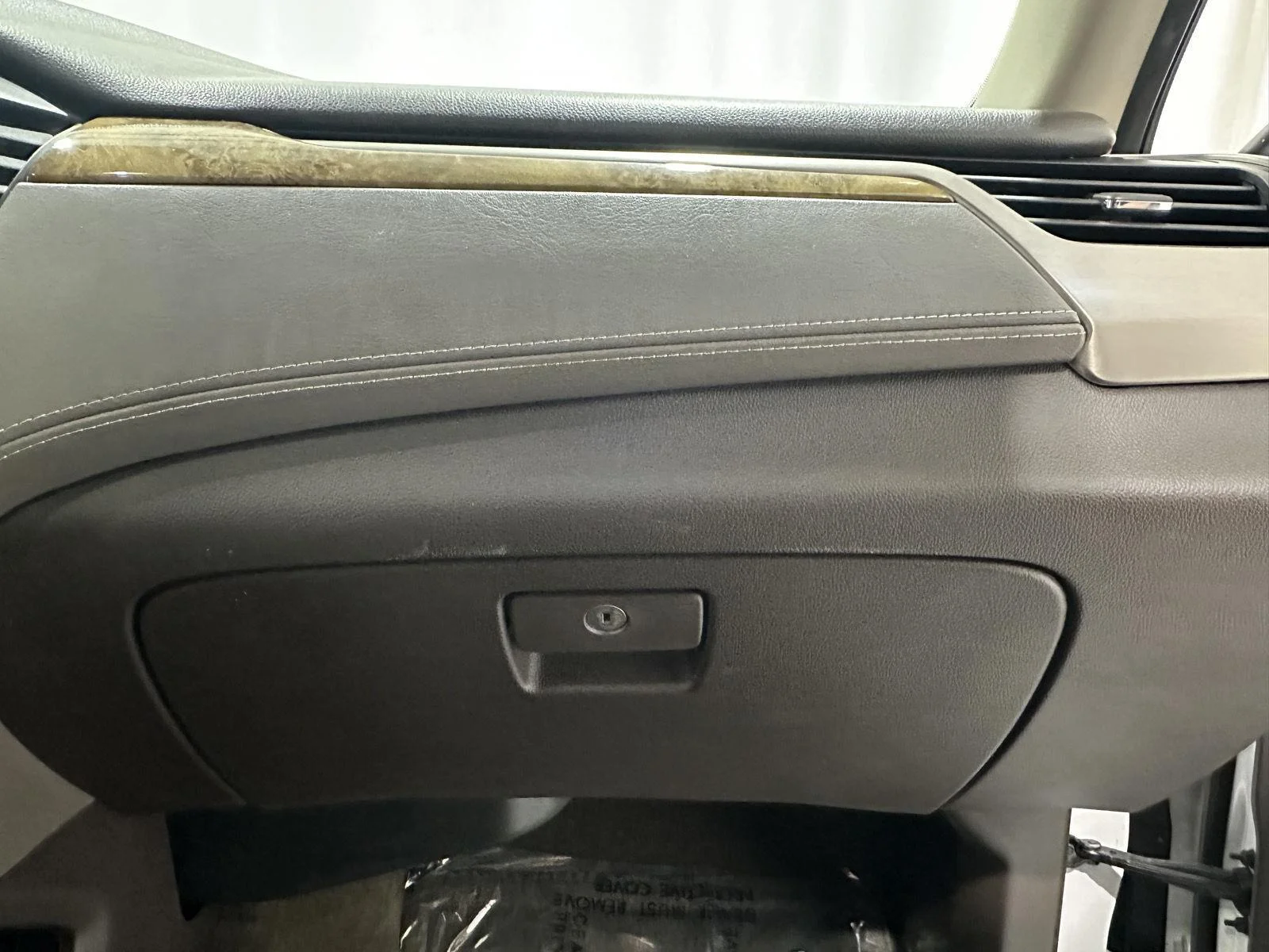 Used 2016 WHITE FROST TRICOAT GMC Denali image 29
