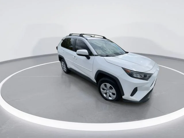 Used 2020 White Toyota LE image 2