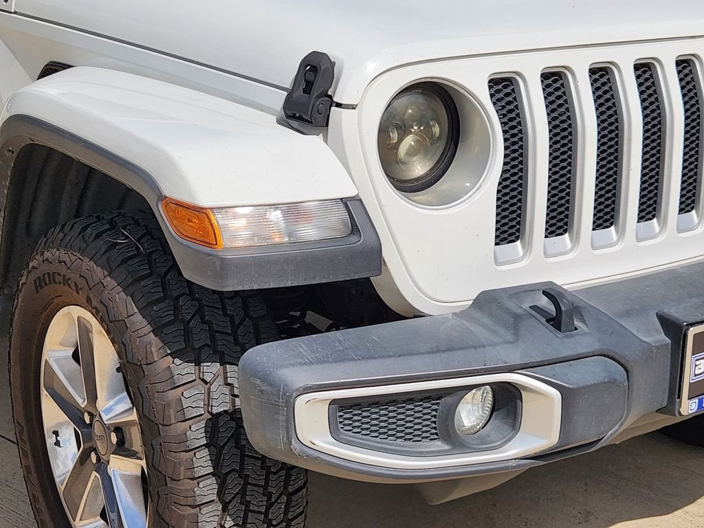 Used 2020 Bright White Clearcoat Jeep Sahara image 11