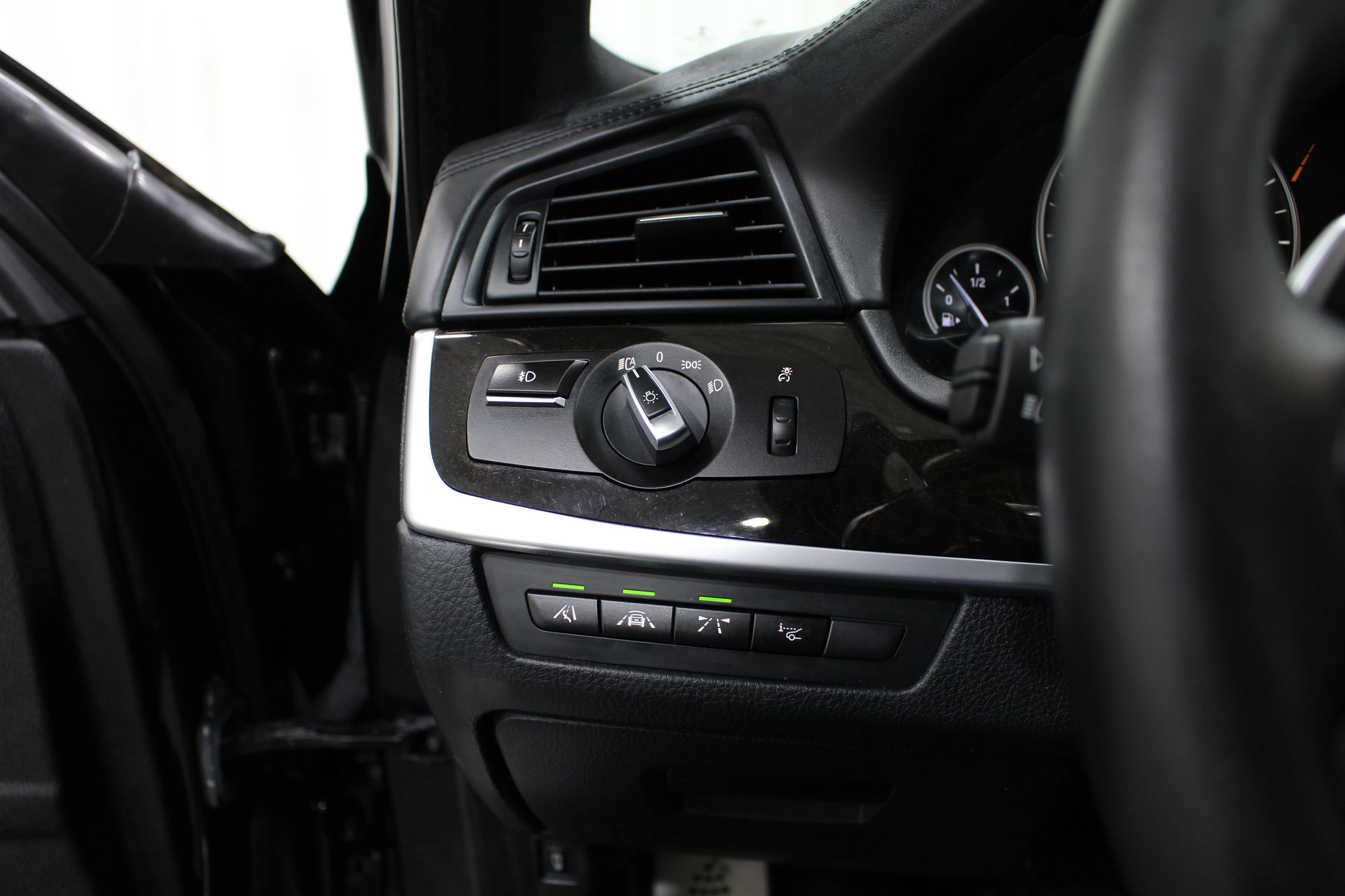 2016 BMW 5 Series 550i - Photo 9