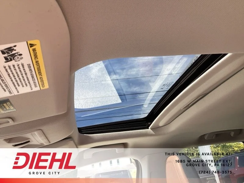 Used 2024  Ford Lariat image 19