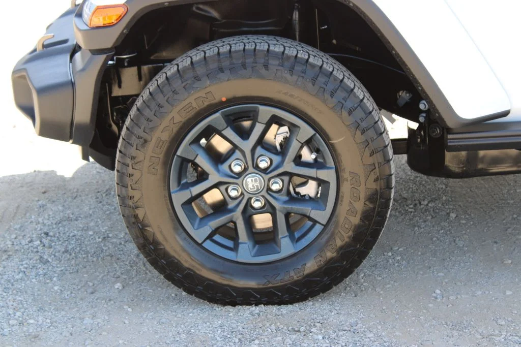 New 2026 Bright White Clear-Coat Exterior Paint Jeep 85th Anniversary Edition image 8
