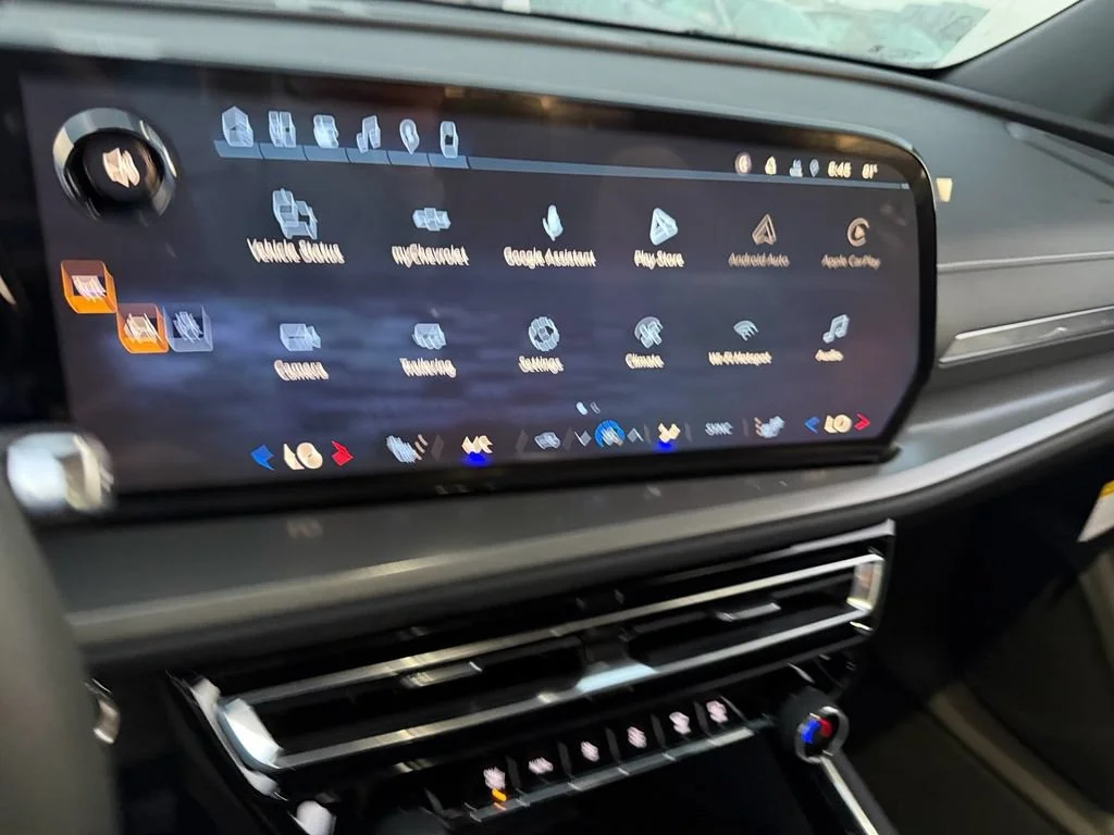 New 2027 Summit White Chevrolet LT image 13