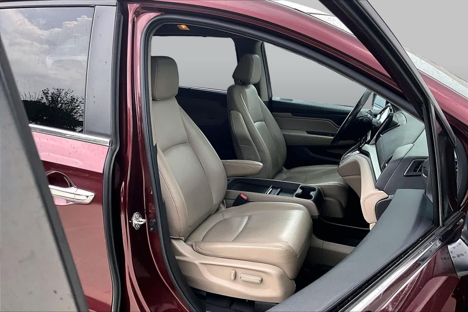 Used 2018 Deep Scarlet Pearl Honda EX-L image 9