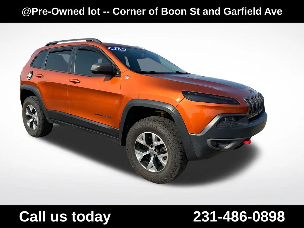 Used 2015 Orange Jeep Trailhawk image 7