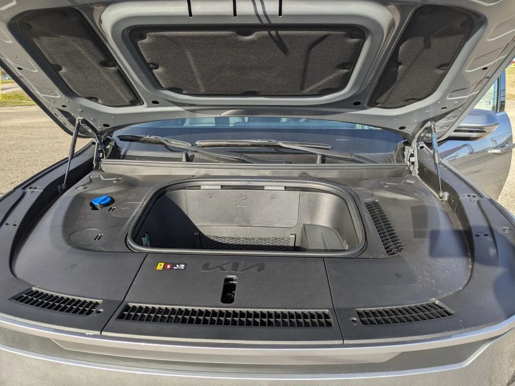 New 2024 Pebble Gray Kia Light RWD image 40