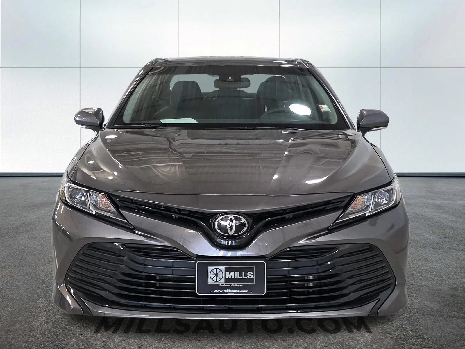 Used 2018 Gray Toyota LE image 12