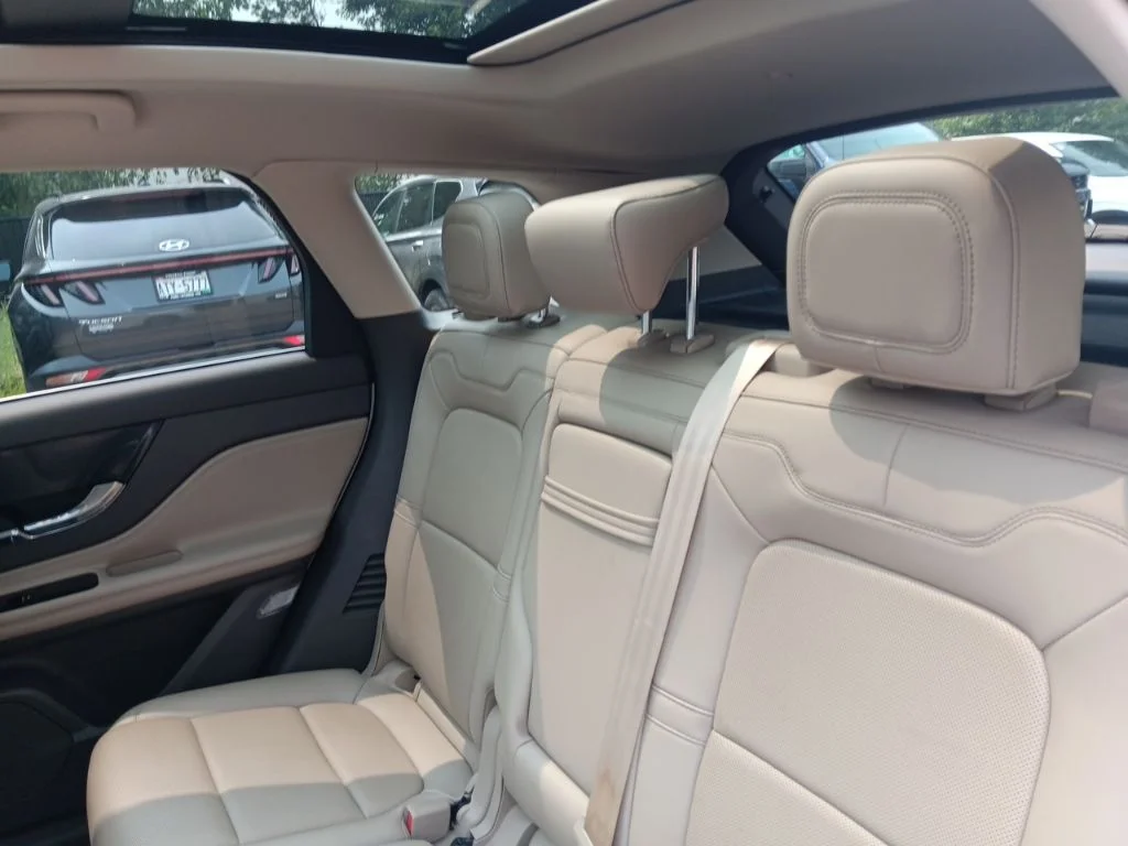 Used 2022 Pristine White Metallic Tri-Coat Lincoln Reserve image 33