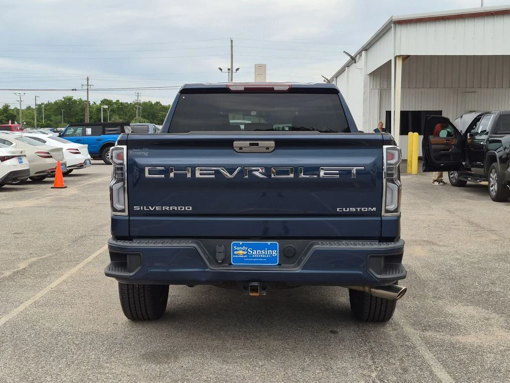 Used 2020 Blue Chevrolet Custom image 4