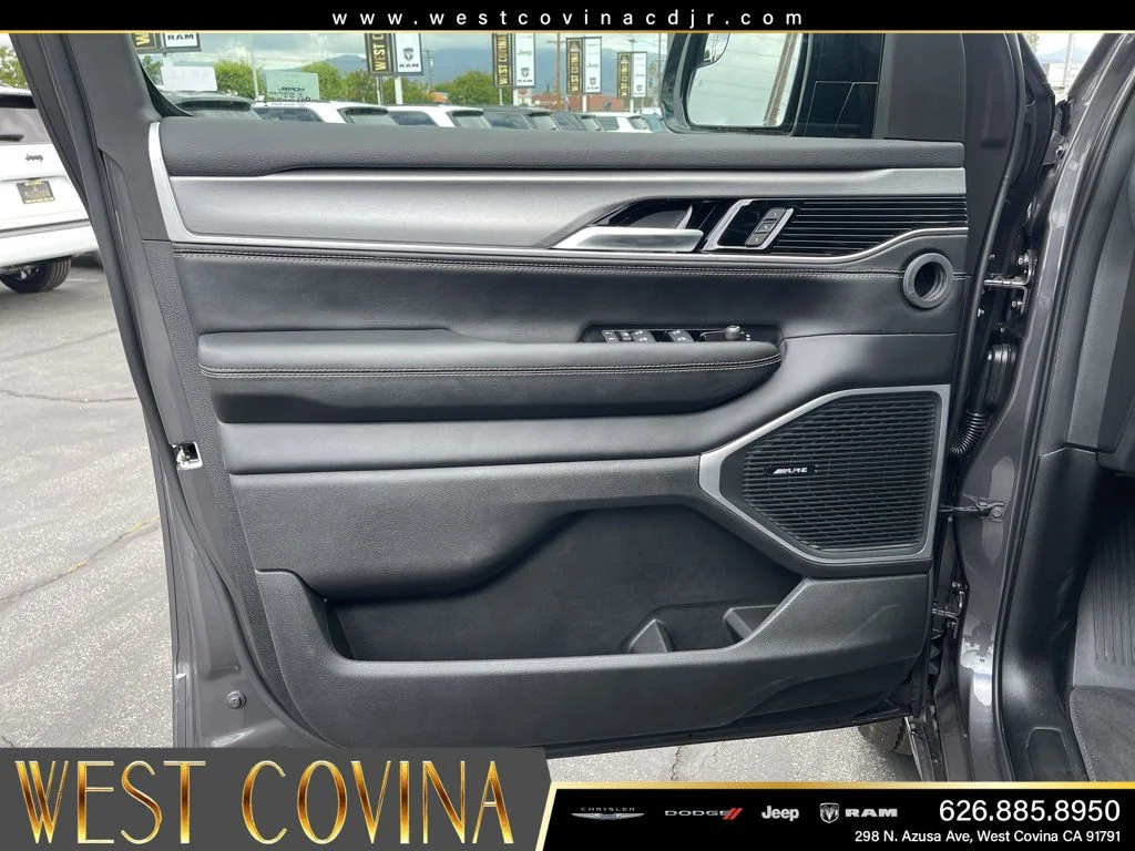 New 2026 Baltic-Gray Metallic Clear-Coat Exterior Paint Jeep  image 12