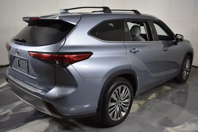 Used 2021  Toyota Platinum image 10