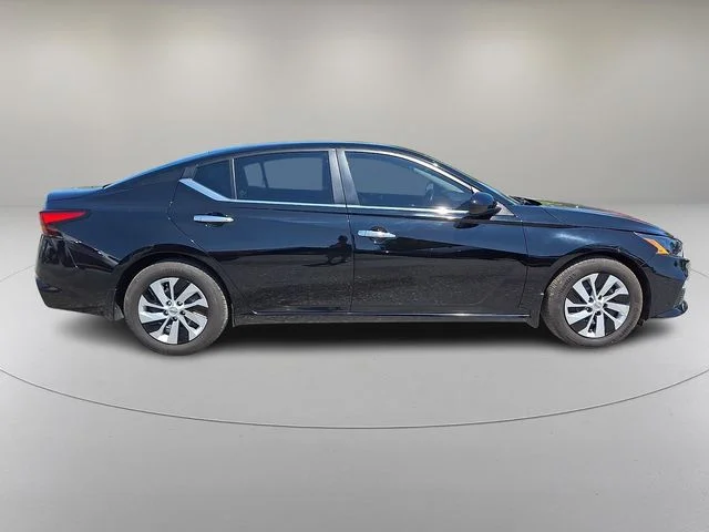 Used 2022 Black Nissan 2.5 S image 12