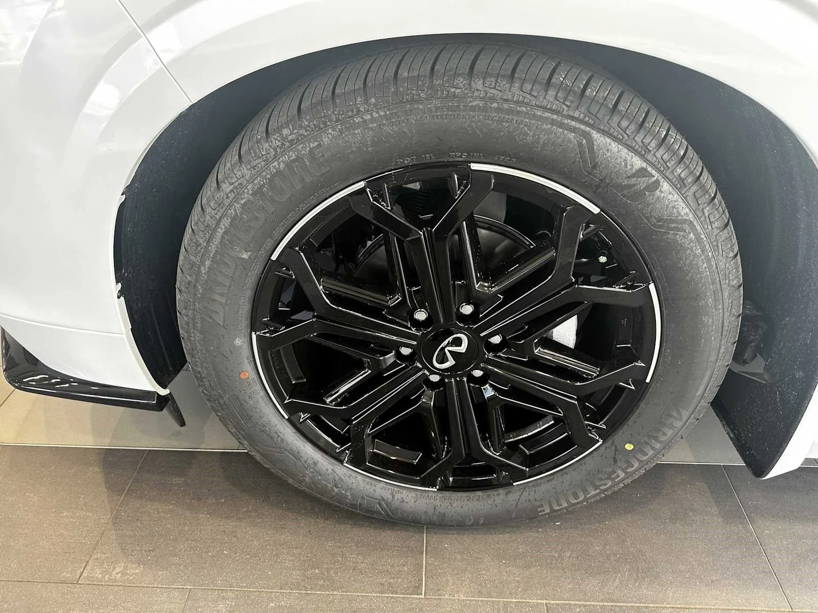 New 2026 2T RADIANT WHIT INFINITI Sport 4WD image 6