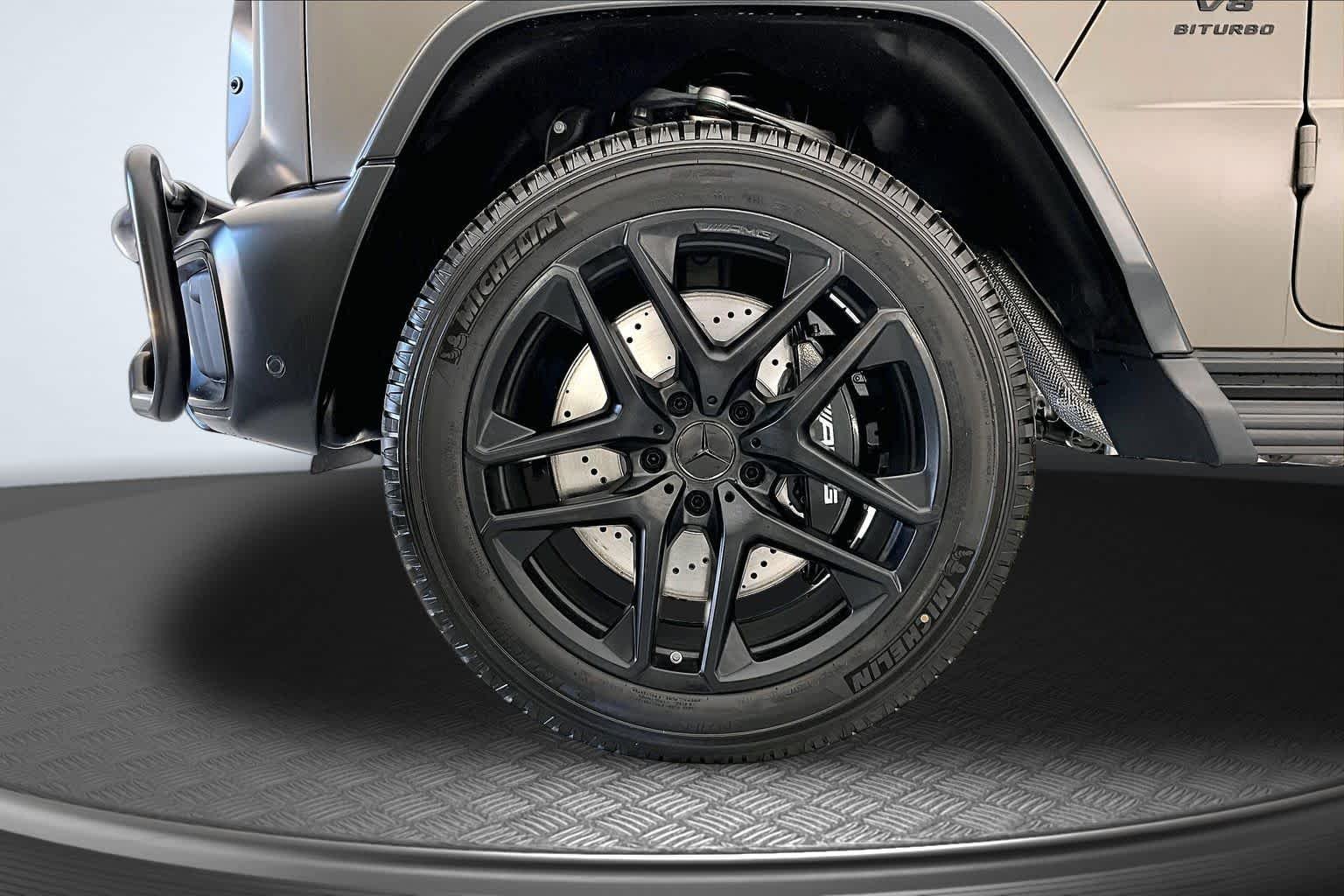 New 2027 MANUFAKTUR Dark Olive Green Magno Mercedes-Benz AMG® G 63 SUV image 8