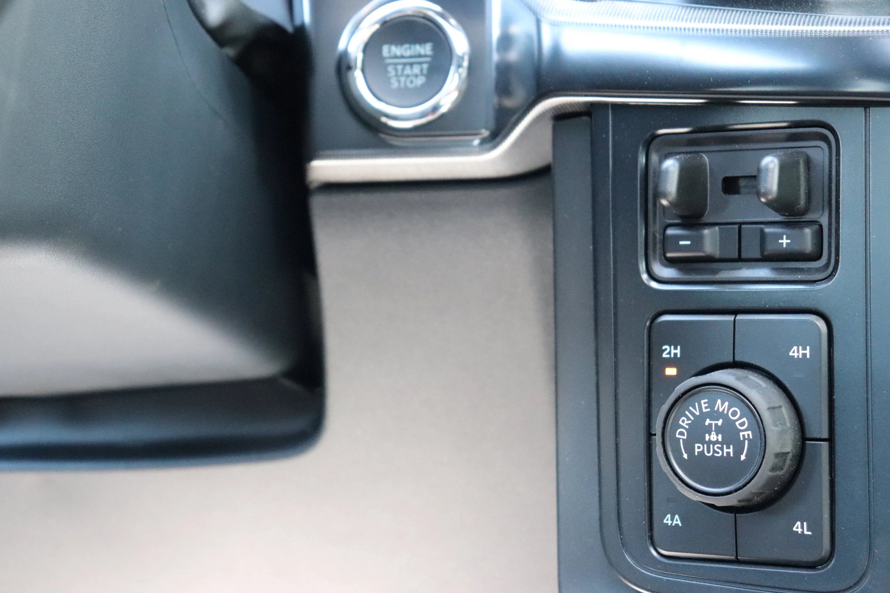 New 2026 OXFORD WHITE Ford LARIAT image 17