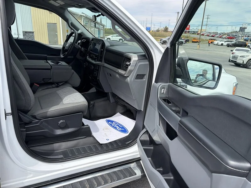 Used 2022 White Ford XLT image 5