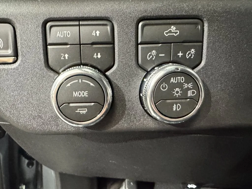 New 2026 Sterling Metallic GMC Elevation image 19