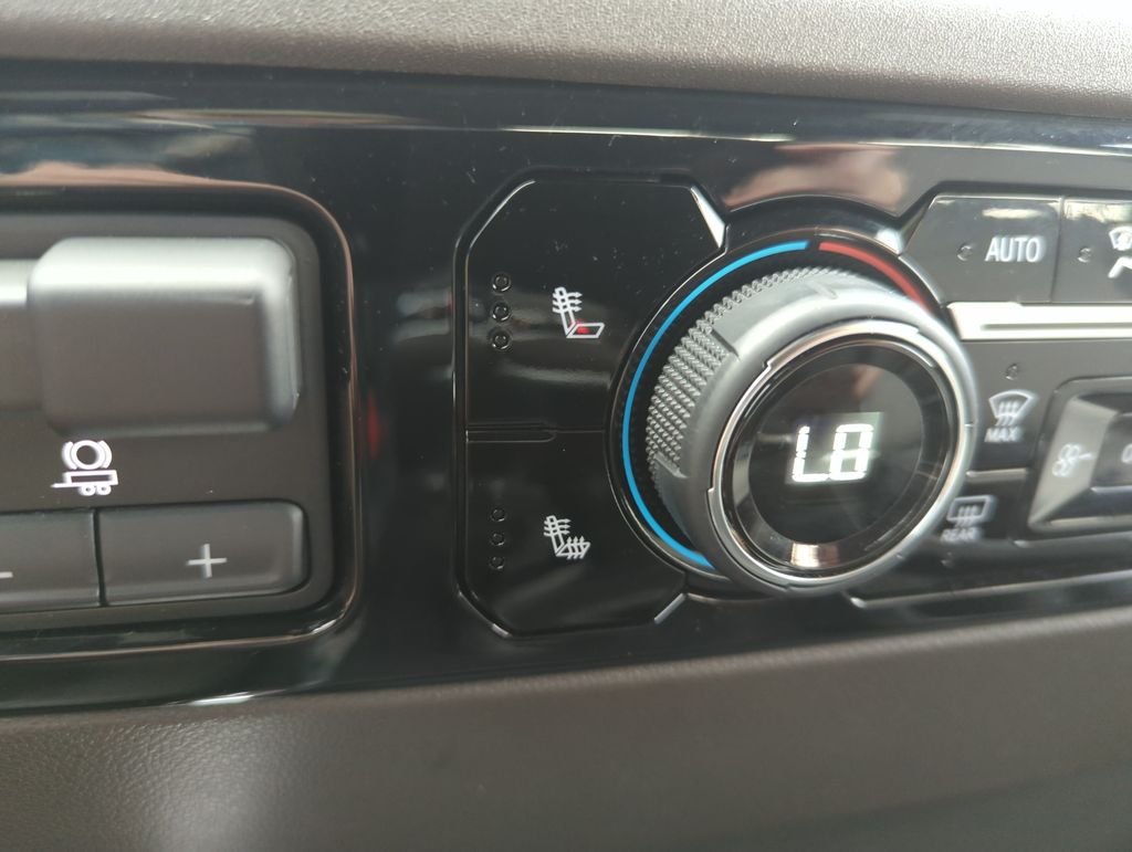 Used 2025 White Chevrolet RST image 27