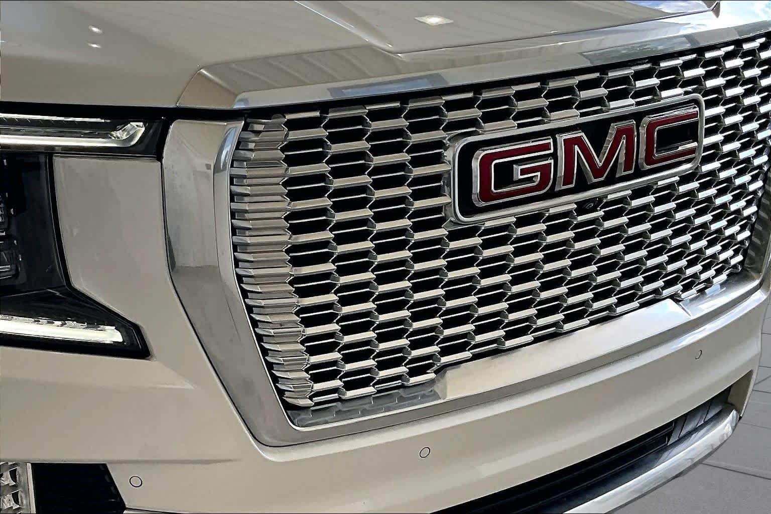 Certified Used 2023 White Frost Tricoat GMC Denali image 30