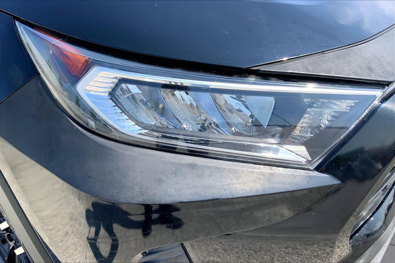 Used 2020 Midnight Black Metallic Toyota XLE image 27