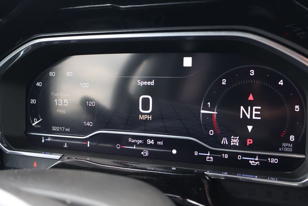 Used 2022 White GMC Elevation image 11
