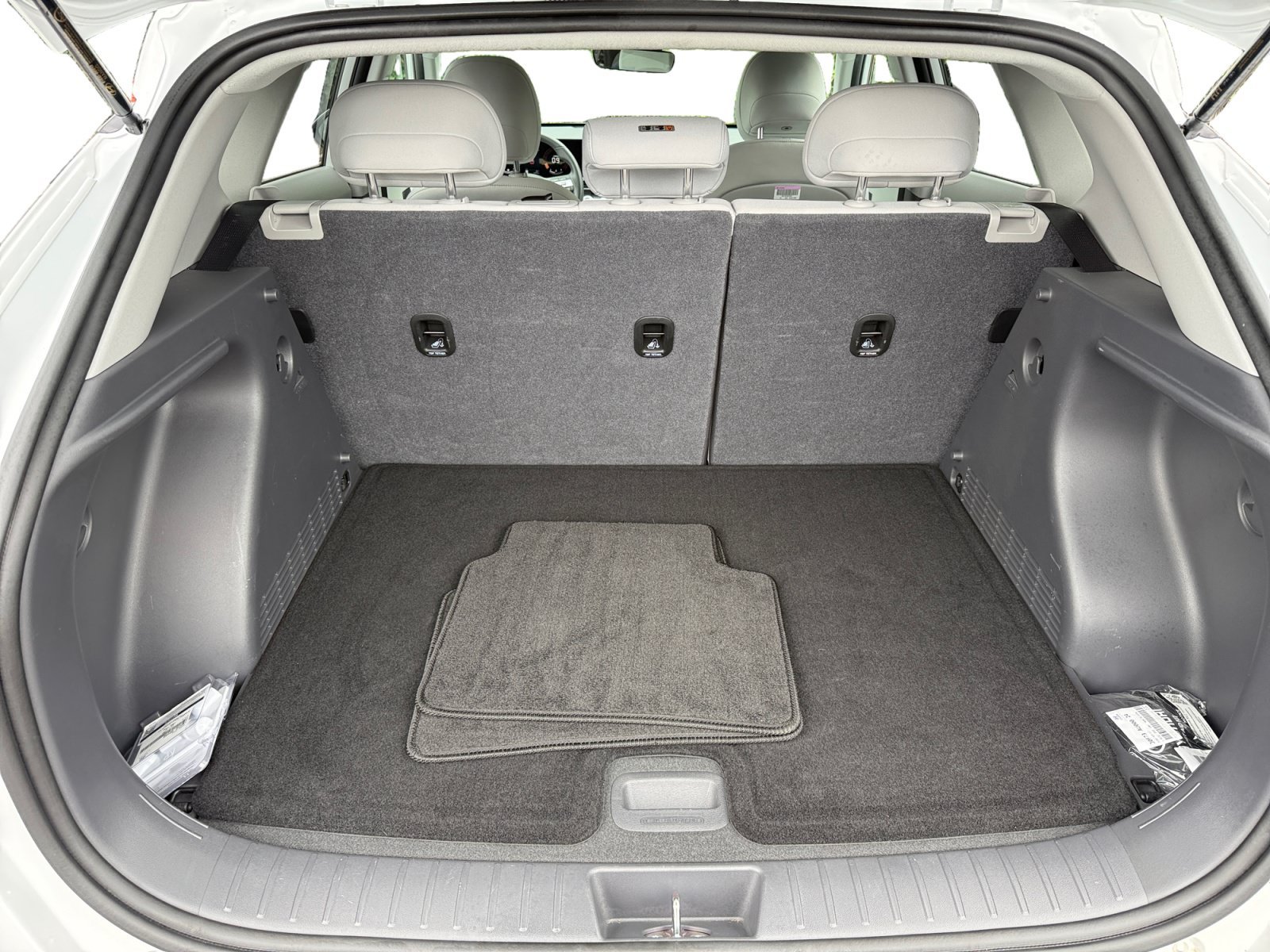Certified Used 2025 White Hyundai SEL image 17
